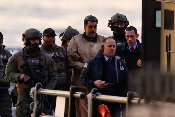 <p>Ahora en DF | Nicolás Maduro llega al Tribunal de Nueva York para enfrentar su primera audiencia</p>