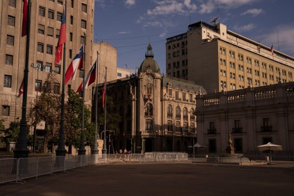 <p>Chile inaugura emisiones internacionales de bonos en América Latina con deuda en dólares y euros</p>