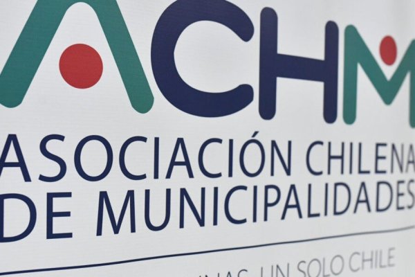 <p>Asociación Chilena de Municipalidades propone una “ruta legislativa” de cara a la modernización de esas entidades</p>