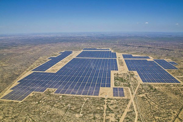 <p>Gigante alemana RWE dejará Chile tras aterrizar en 2019: ya tenía la aprobación ambiental de su primer proyecto</p>