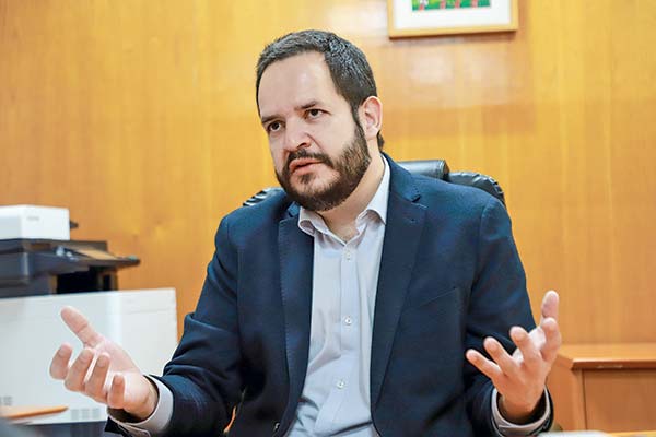 <p>Felipe Melo renuncia como jefe del Segundo Piso y Boric designa a la exministra Aisén Etcheverry</p>