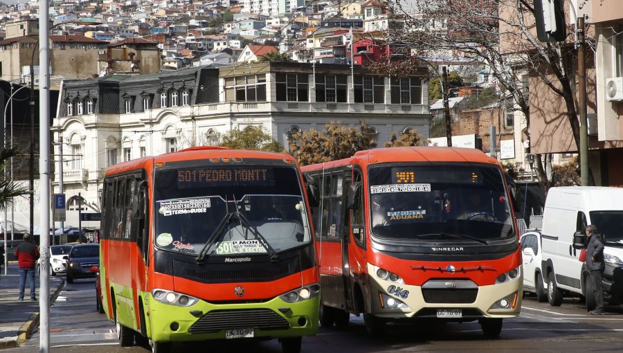<p>Reinaldo Sánchez, presidente de la asociación gremial de buses de la V Región, advierte por masivo paro desde este viernes y acusa distorsión de subsidios frente a Santiago</p>