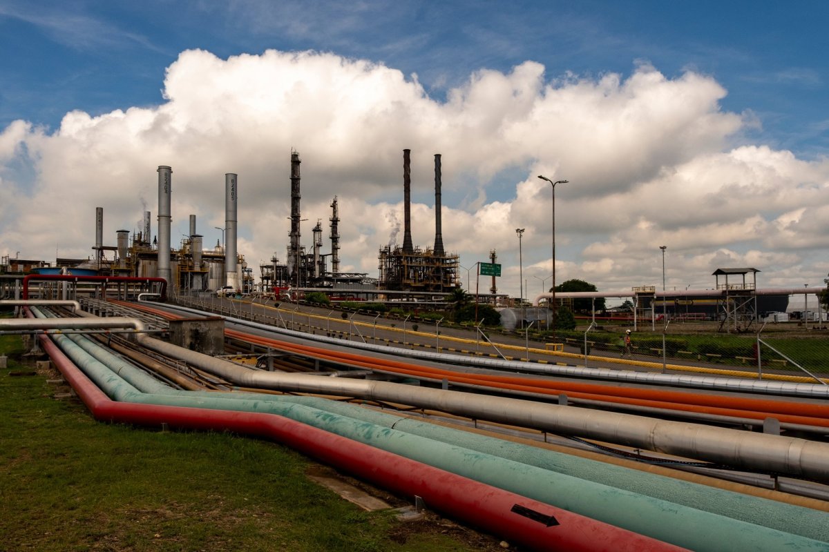 <p>Refinerías de petróleo de EEUU se preparan para el regreso del crudo venezolano</p>