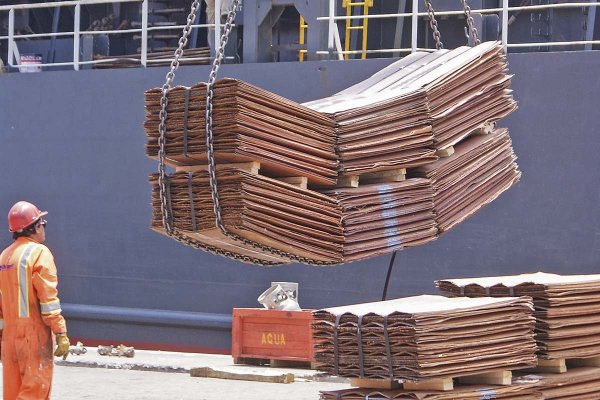 Precio del cobre imparable: cruza la barrera de US$ 6 la libra y empuja al dólar bajo los $ 900
