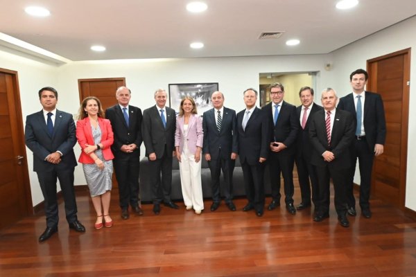 <p>Kast le adelanta a los empresarios que Jorge Quiroz será su ministro de Hacienda</p>