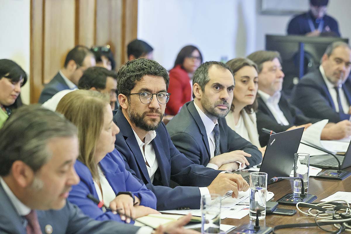 <p>Los ministros del Trabajo y Hacienda presentaron el proyecto en el Congreso.</p>