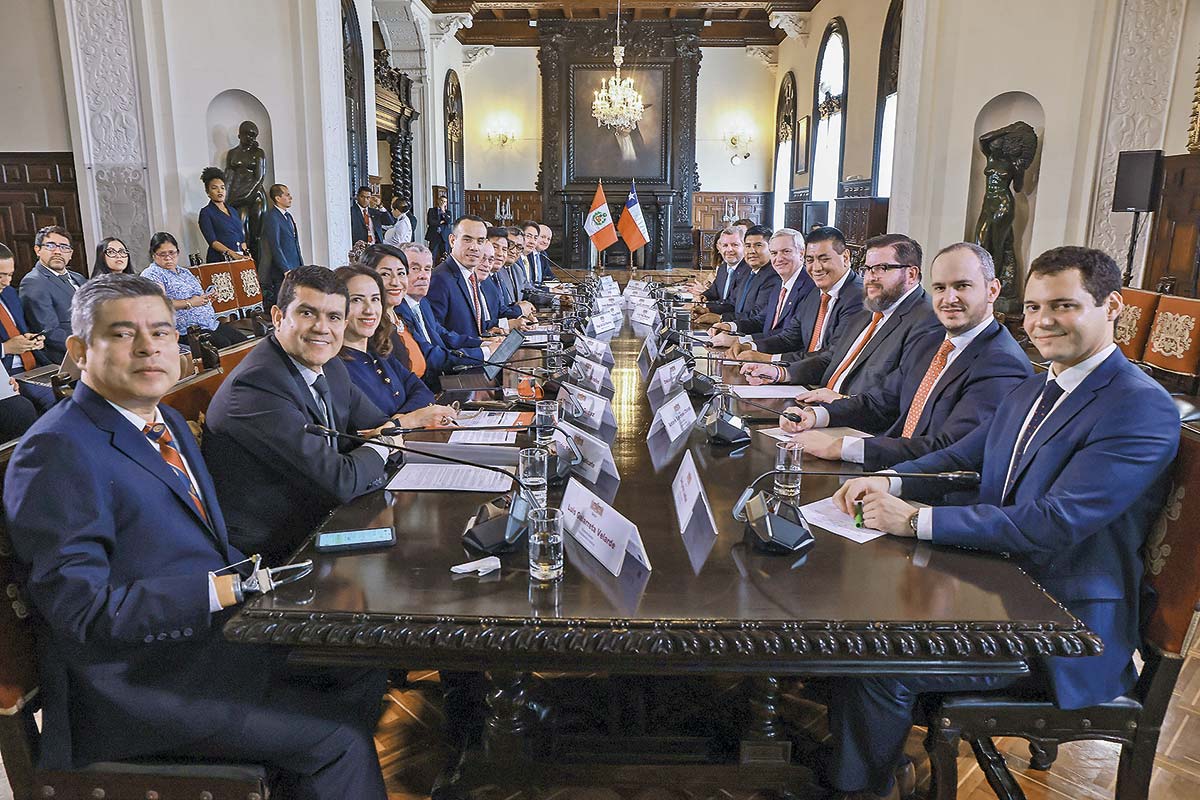 <p>Una amplia delegación acompañó a los mandatarios. Foto: Presidencia del Perú</p>