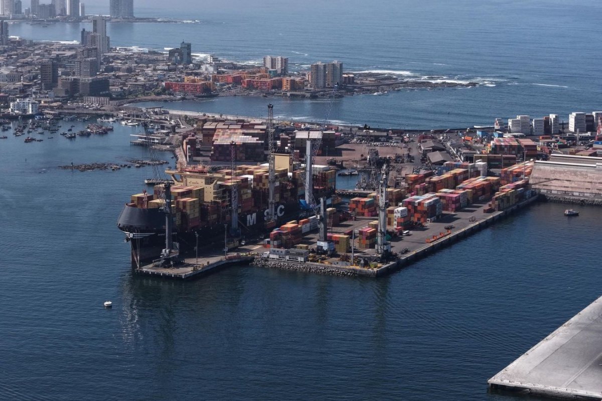 <p>Congestión en el Puerto de Iquique: naviera suiza MSC advierte a clientes posible desvío de carga a otros terminales</p>