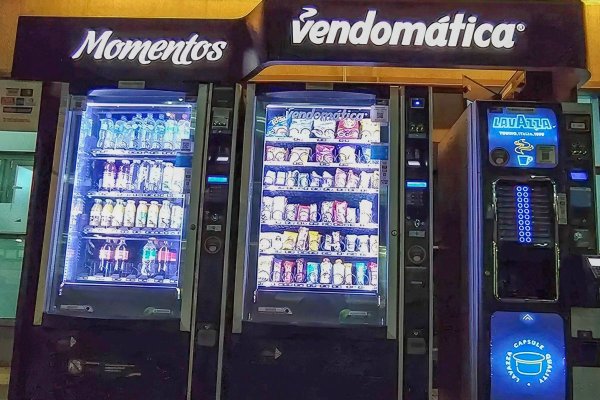 <p>Gigante estadounidense Aramark compra icónica firma chilena de máquinas expendedoras Vendomática</p>