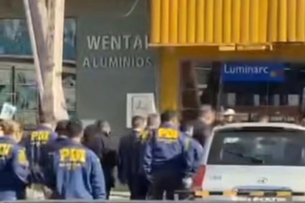 <p>Megaoperativo de PDI junto con FBI allana galpones de Zofri y desbarata red ligada a mafia china que defraudó más de US$ 200 millones</p>