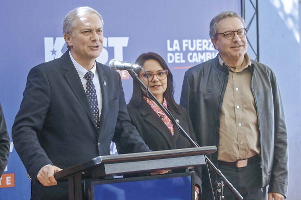 <p>Fontaine presenta a Kast medidas para primeros 90 días: destaca baja de impuesto a la empresa</p>