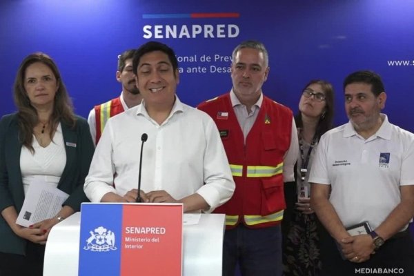 <p>Ahora en DF | Senapred emite alerta roja en la Región Metropolitana frente a altas temperaturas</p>