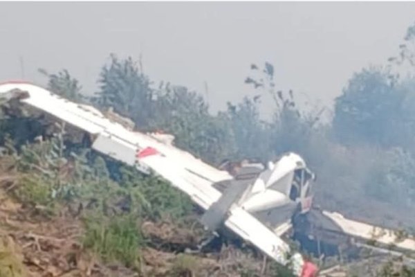 <p>Avioneta que prestaba servicios a Empresas Arauco capotó mientras combatía incendio forestal en Lebu</p>