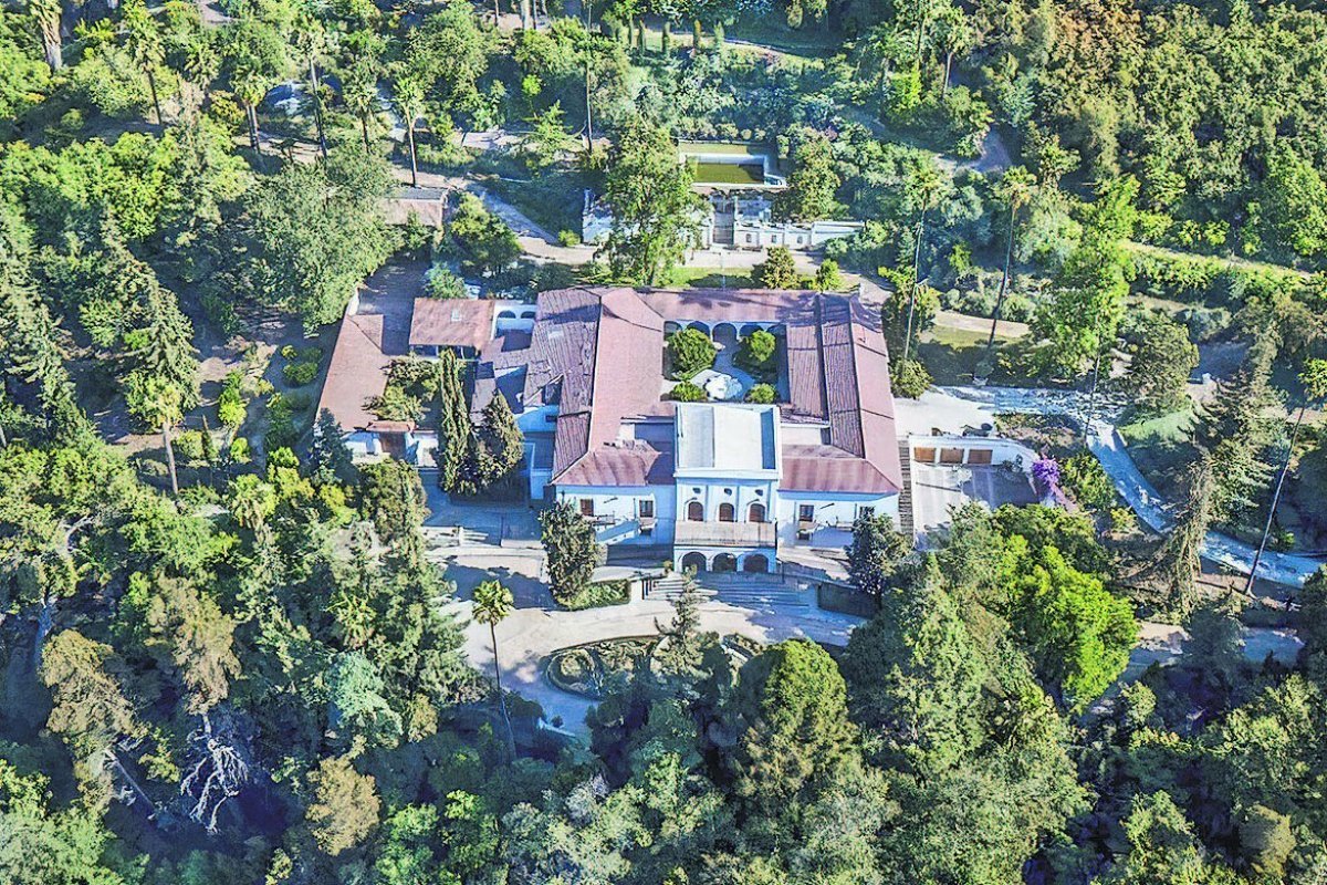 <p>El golpe de la Seremi de Vivienda y la Contraloría a proyecto inmobiliario en la casa más cara de Santiago</p>