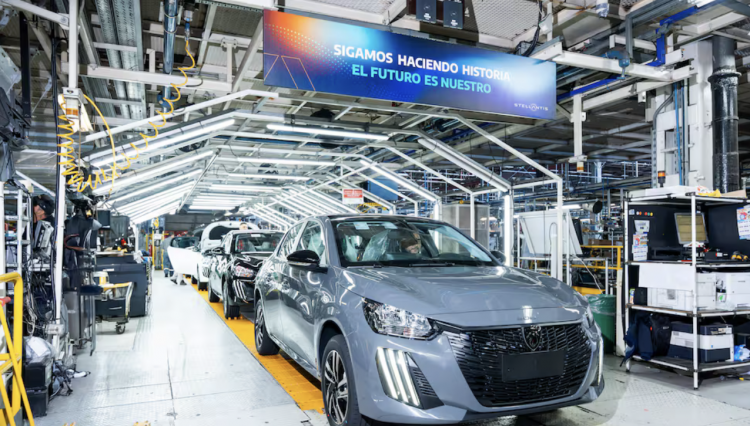 <p>Stellantis quiere lanzar en Argentina los autos híbridos que ya fabrica en El Palomar para Brasil</p>