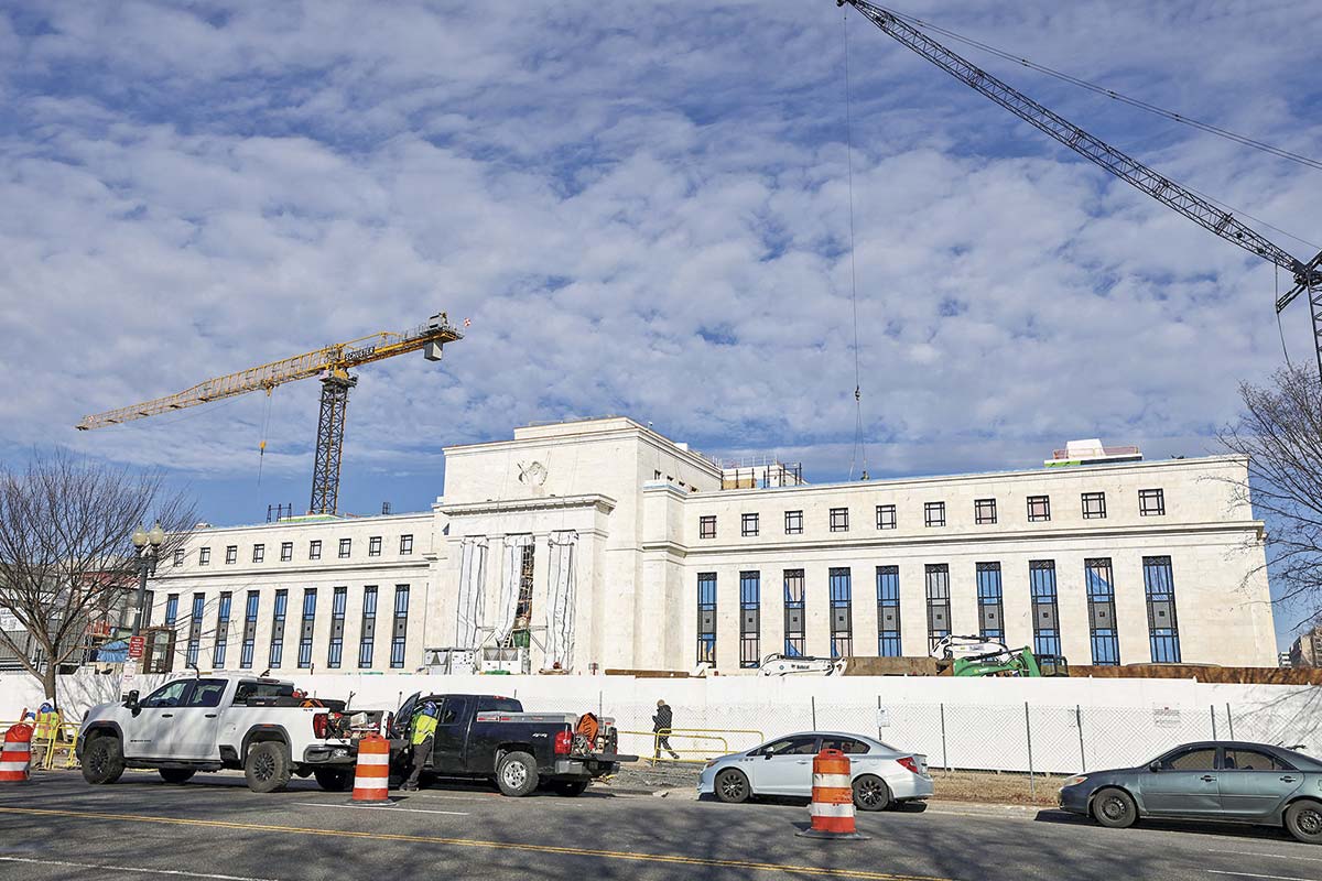 <p>Investigación penal a Powell consolida presiones de Trump para bajar tasa y exjefes de la Fed defienden su independencia</p>