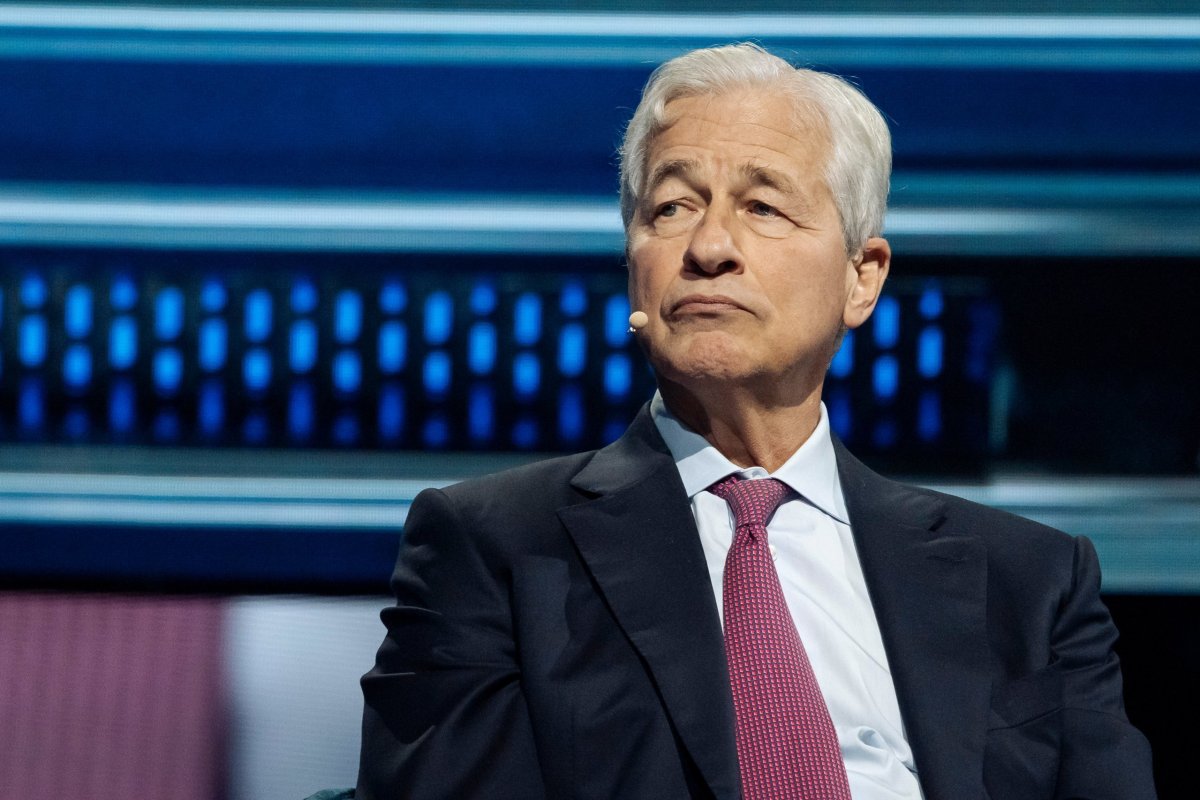 <p>Jamie Dimon advierte que los ataques de la administración Trump a la Fed podrían impulsar la inflación</p>