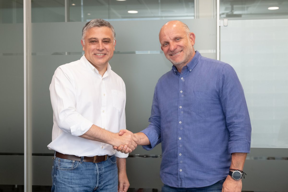 <p>Rodrigo Paredes, gerente general de Montaraz SpA; y Andrés Fosk, gerente general de Landes.</p>