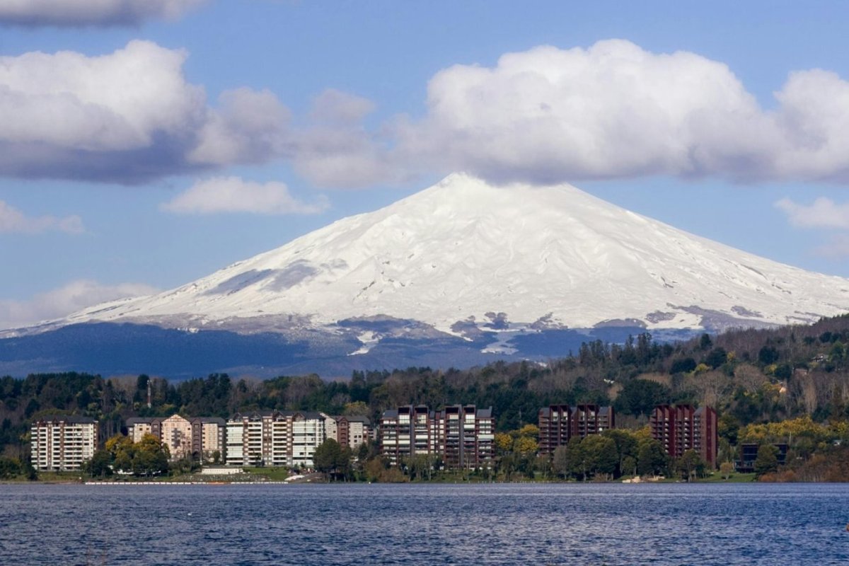 <p>Villarrica es la comuna donde las viviendas en primera línea de playa tienen la mayor prima por ubicación e Iquique la más baja</p>