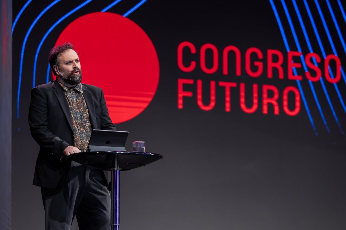 <p>El filósofo y editor italiano, Andrea Colamedici, durante su presentación en el Congreso Futuro 2026. (Foto: Congreso Futuro)</p>