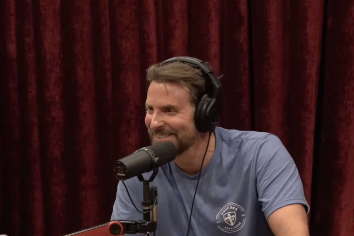 <p>Bradley Cooper recomienda novela de Labatut en podcast de Joe Rogan</p>