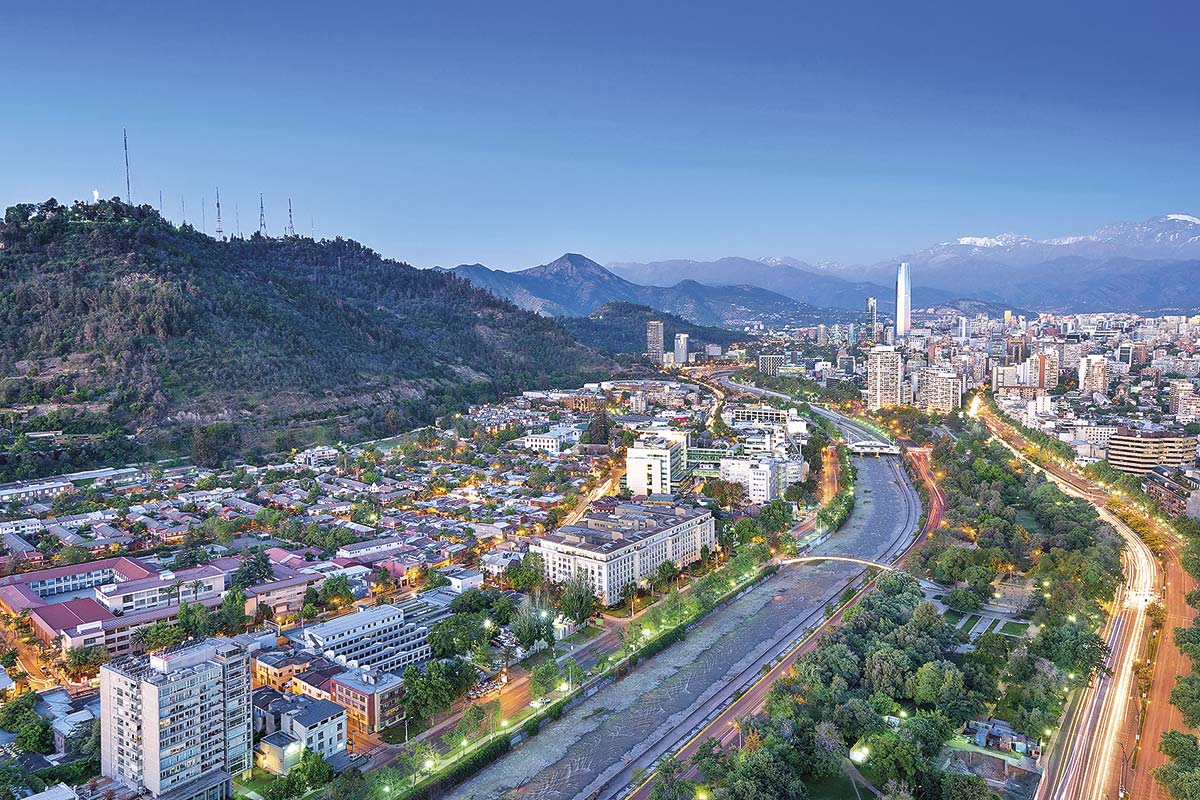 <p>Las claves de la liberalización del suelo urbano que planea Kast y la activación de casi 10 mil hectáreas sin uso en Santiago</p>