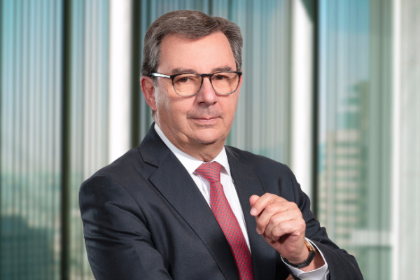 <p>Abogado Fernando Barros surge como carta para el ministerio de Defensa del gobierno de Kast</p>