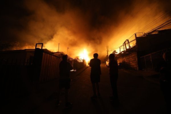 <p>Estado de catástrofe en Ñuble y Biobío: Gobierno confima 16 fallecidos por incendios forestales</p>