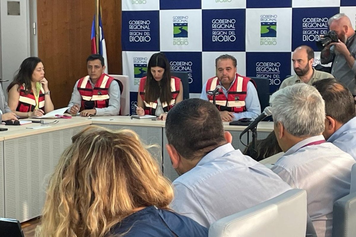 <p>Gobernador del Biobío articula alianza con gremios para acelerar reconstrucción tras incendios: “No podemos dejar todo en manos del Estado o nos vamos a demorar cinco años”</p>