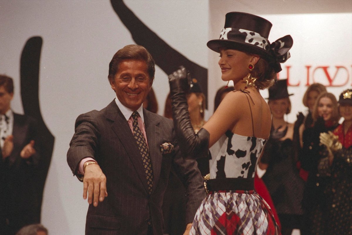 <p>El diseñador durante la Semana de la Moda de Milán, en marzo de 1992. (Foto: Reuters)</p>