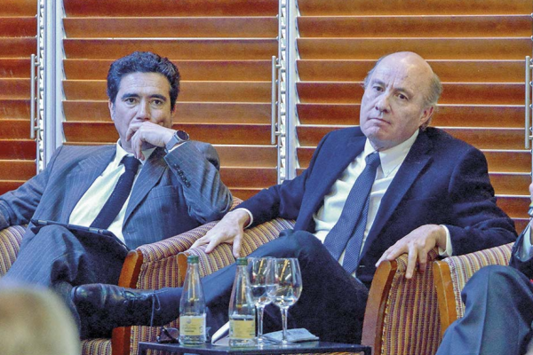 <p>Briones reaparece en la “Moneda Chica” y entrega a Quiroz paquete de cambios para destrabar la permisología</p>