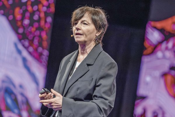 Maria Chiara Carrozza presidenta del Consejo Nacional de Investigación de Italia: “No necesitamos ser mejorados por la tecnología,necesitamos ser apoyados por ella”