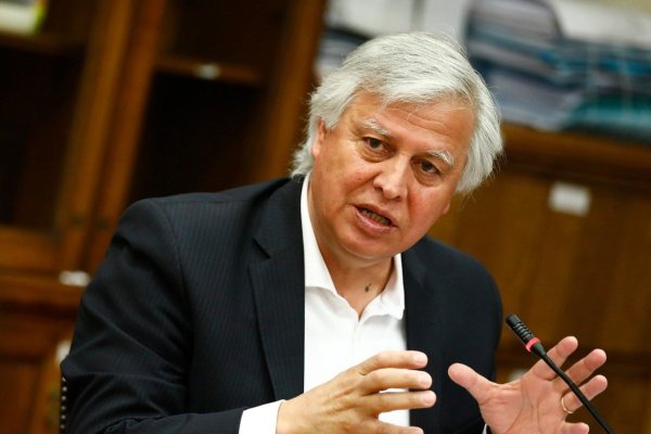 <p>Senador Gastón Saavedra (PS) pone límites a Dorothy Pérez: “Me parece bien el control y la regulación, pero está yendo más allá de su rol”</p>