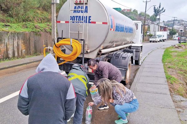 <p>Peligra suministro de agua en zonas rurales de Talca y Curicó: gremio de camiones aljibe anuncia paro por millonaria deuda de la Delegación Regional</p>