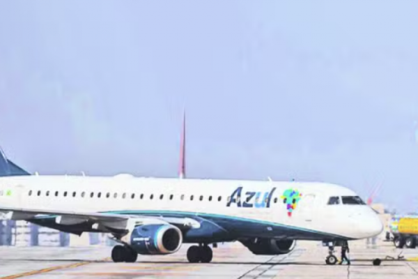 Azul actualiza su plan de negocios y proyecta que podría salir del Capítulo 11 antes de lo previsto, con menor deuda y apalancamiento de 2,5x