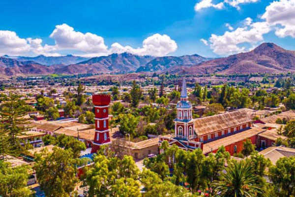 Alcalde de Vicuña respalda planes de dueño de Rosa Agustina para multimillonario desarrollo inmobiliario en la comuna: “Lo esperamos con los brazos abiertos”