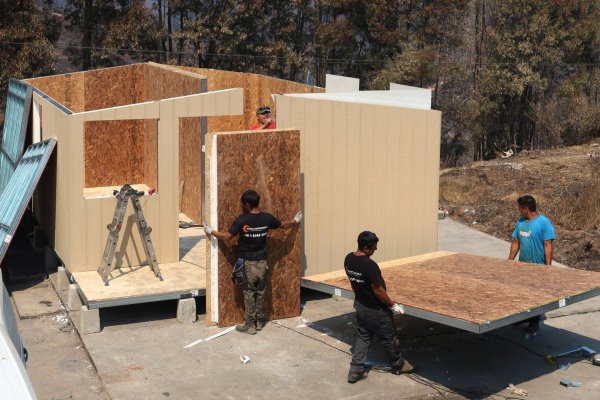 Partió la reconstrucción en Biobío: instalan primeras viviendas de emergencia en Concepción y GORE aprueba recursos por $ 32 mil millones