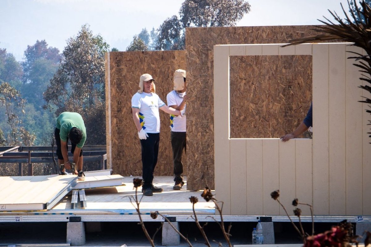 <p>Partió la reconstrucción en Biobío: instalan primeras viviendas de emergencia en Concepción y GORE aprueba recursos por $ 32 mil millones</p>