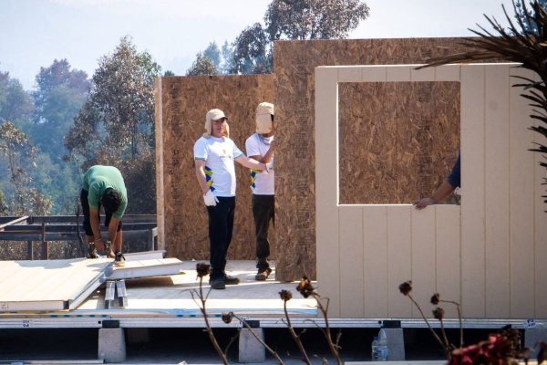Partió la reconstrucción en Biobío: instalan primeras viviendas de emergencia en Concepción y GORE aprueba recursos por $ 32 mil millones