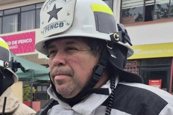 <p>Comandante de bomberos de Lirquén: “Por dentro me podía estar muriendo de miedo, pero no lo tenía que mostrar”</p>