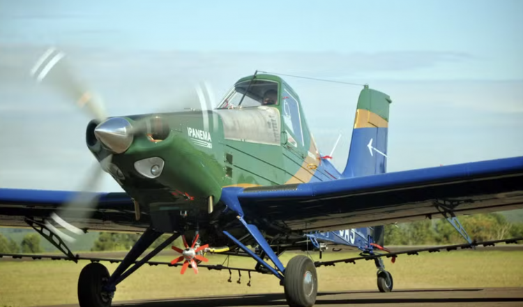 <p>Brasileña Embraer da primer paso para que sus aviones agrícolas propulsados ​​por etanol vuelen al exterior</p>