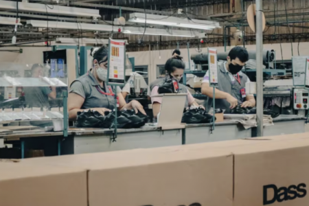 Fábrica de Nike y Adidas en Argetina reduce a menos de la mitad su personal