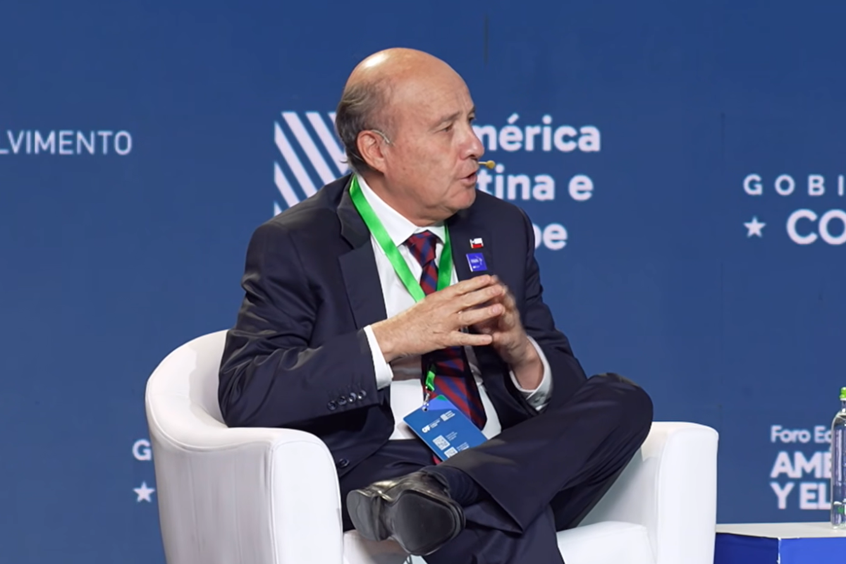 <p>Quiroz debuta en foro internacional y ratifica cambios en permisos y sanciones a funcionarios que actuen discrecionalmente para frenar inversiones</p>