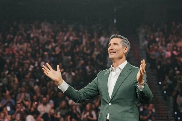 <p>El CEO de Starbucks, Brian Niccol, durante el Leadership Experience 2025 en Las Vegas, Estados Unidos. (Foto: Reuters)</p>