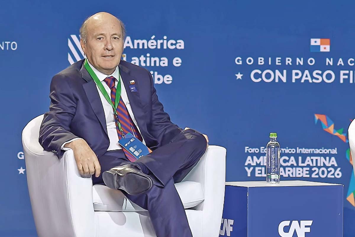 <p>Quiroz debuta en foro internacional y ratifica cambios en permisos y sanciones a funcionarios que actuen discrecionalmente para frenar inversiones</p>