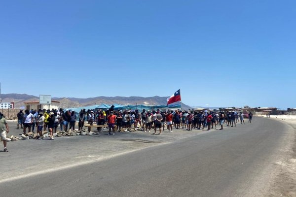 <p>Impresionante operativo con helicópteros: Mantoverde logra ingresar a desalinizadora "tomada" por huelguistas</p>