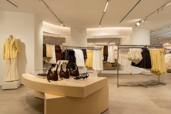 <p>H&M acelera su expansión en Latinoamérica y mejora sus márgenes pese a un año desafiante a nivel global</p>