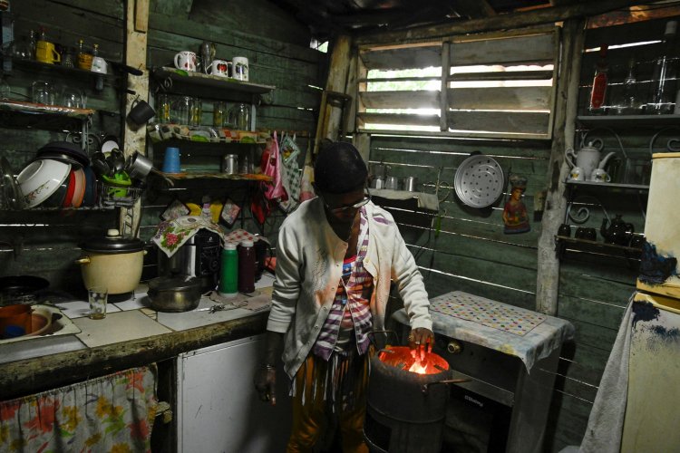 <p>A Cuba le quedan "15 a 20 días" de petróleo mientras Trump aprieta las tuercas</p>