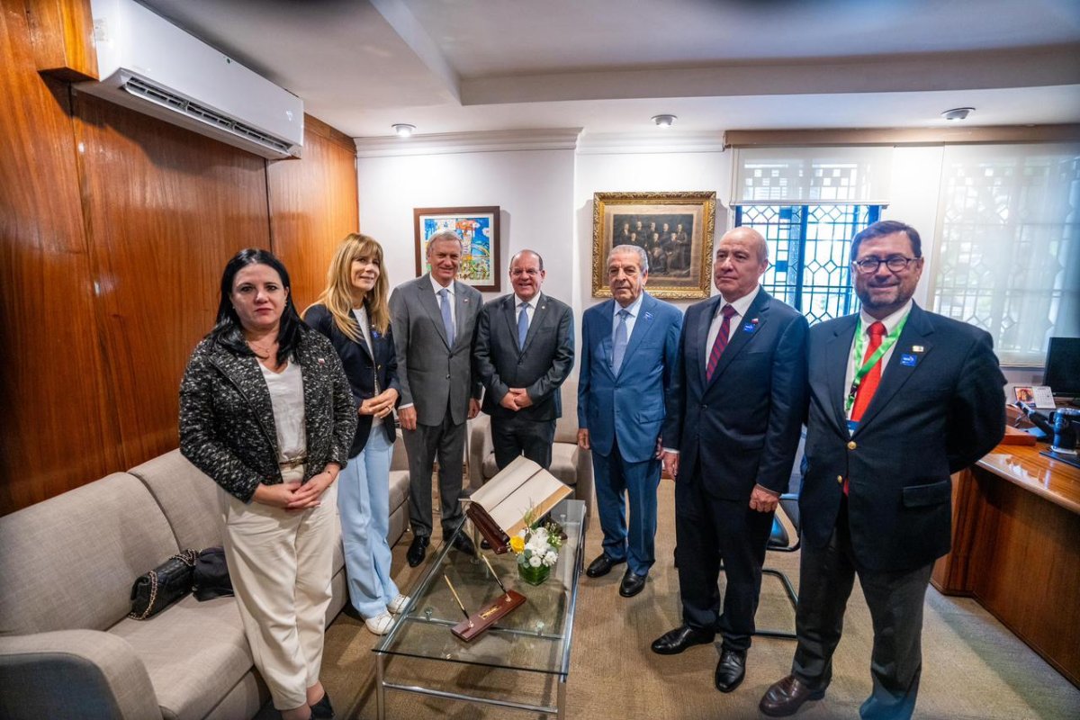 <p>Estabilidad macro y flujo de inversiones entre ambos países: los temas que abordó Kast con empresarios de Panamá</p>