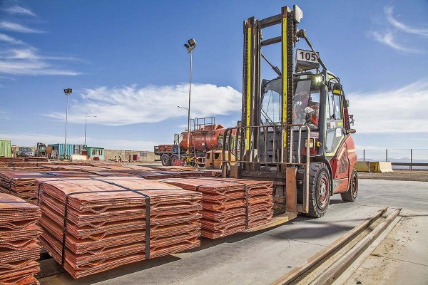 Apetito mundial por el cobre elevó su precio hasta los US$ 6,28 la libra, mientras el dólar enfrentó volátil jornada